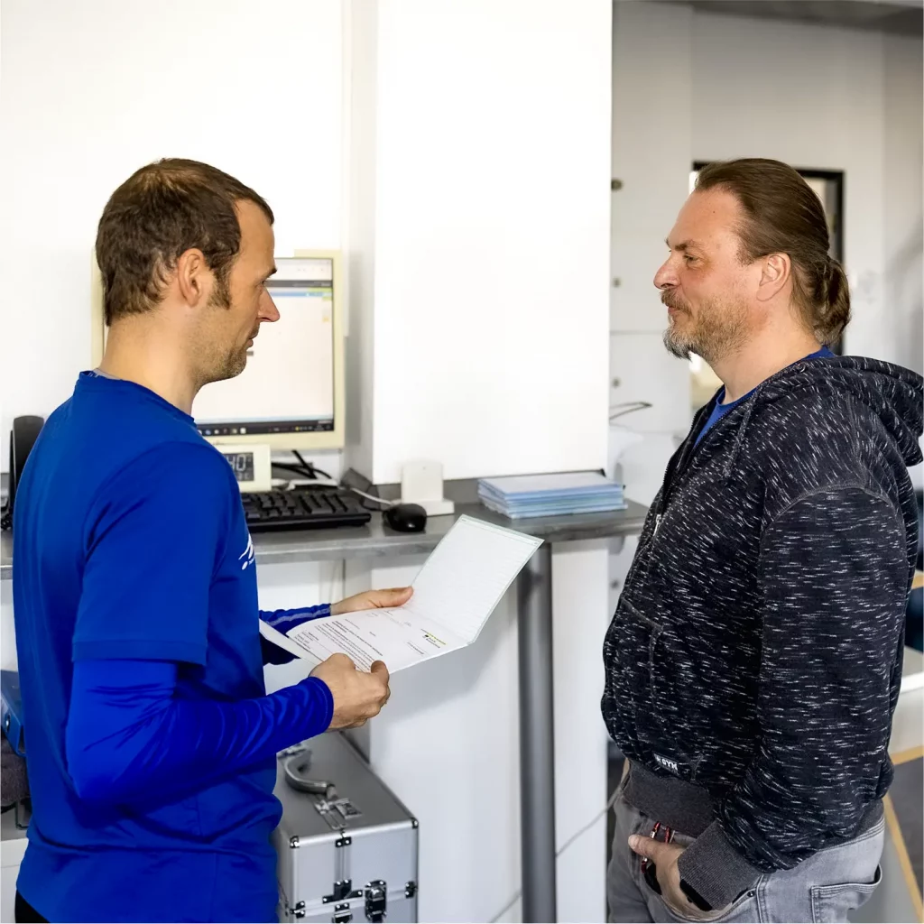 Trainer und Klient im Gespräch